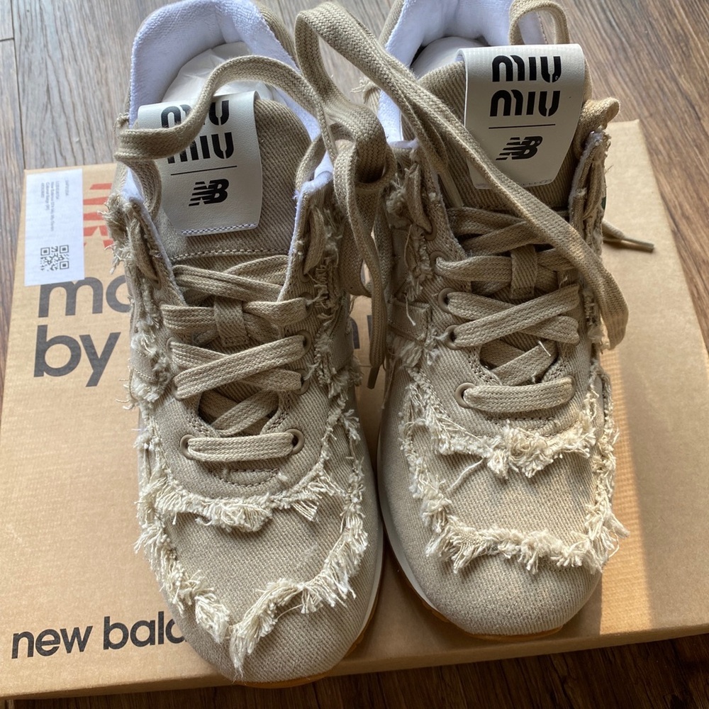 New Balance 574 X Miu Women's Miu Denim Sneakers Color Beige - Picture 10 of 13